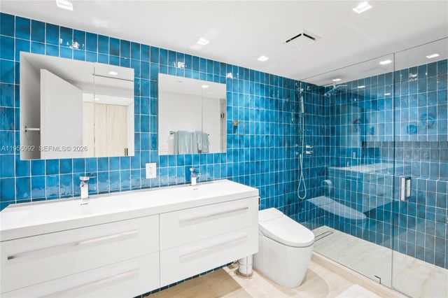 2401 Collins Ave 1402, Miami Beach, FL 33140