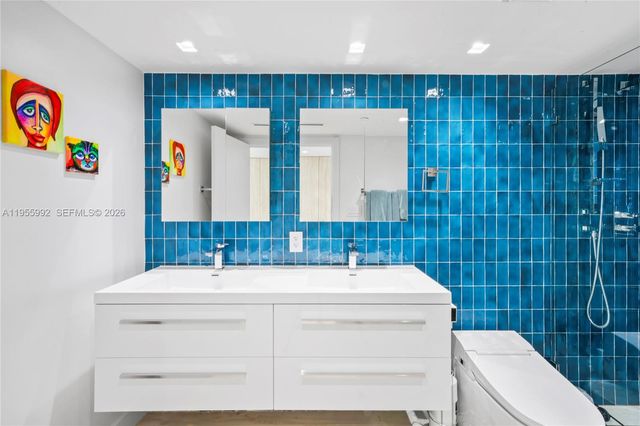 2401 Collins Ave 1402, Miami Beach, FL 33140