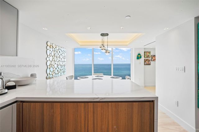 2401 Collins Ave 1402, Miami Beach, FL 33140