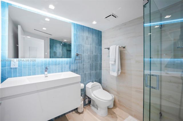 2401 Collins Ave 1402, Miami Beach, FL 33140