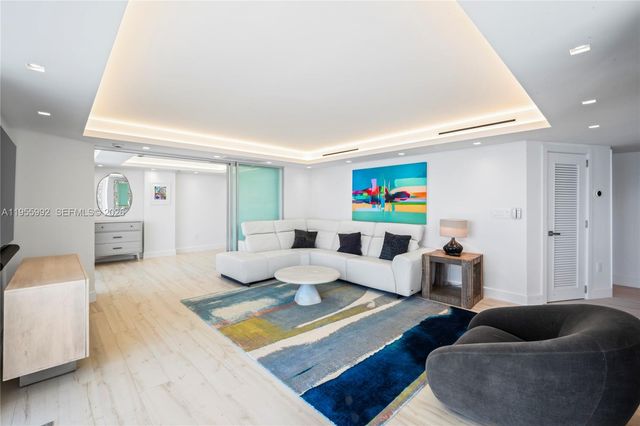 2401 Collins Ave 1402, Miami Beach, FL 33140