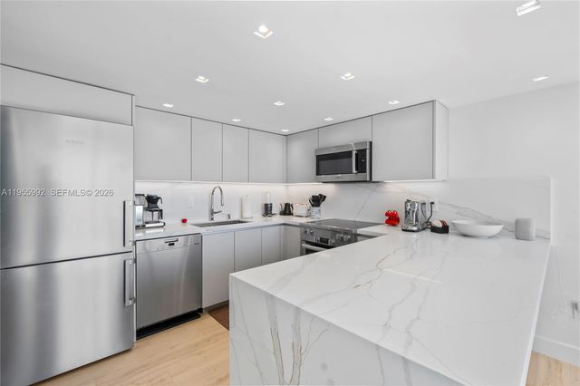 2401 Collins Ave 1402, Miami Beach, FL 33140