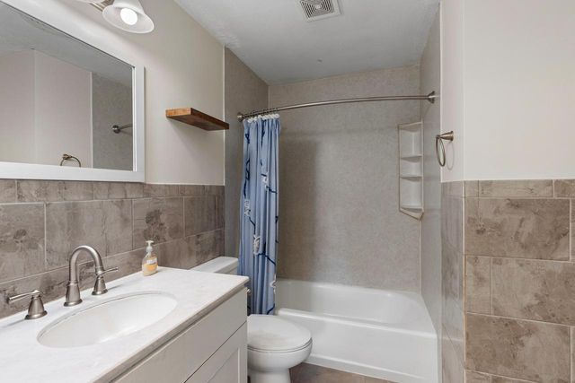 6419 Verona COURT, Milwaukee, WI 53219