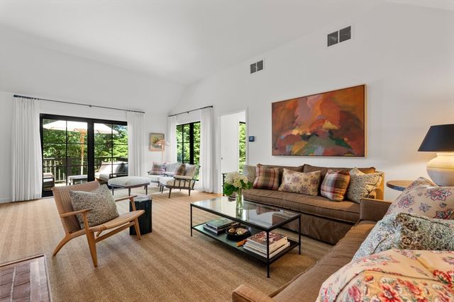 34 Hilltop Rd, Weston, MA 02493