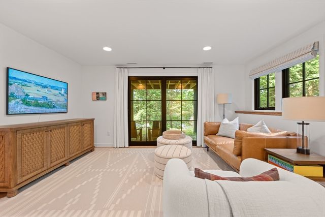 34 Hilltop Rd, Weston, MA 02493