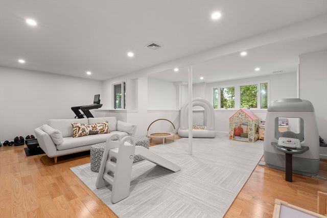 34 Hilltop Rd, Weston, MA 02493
