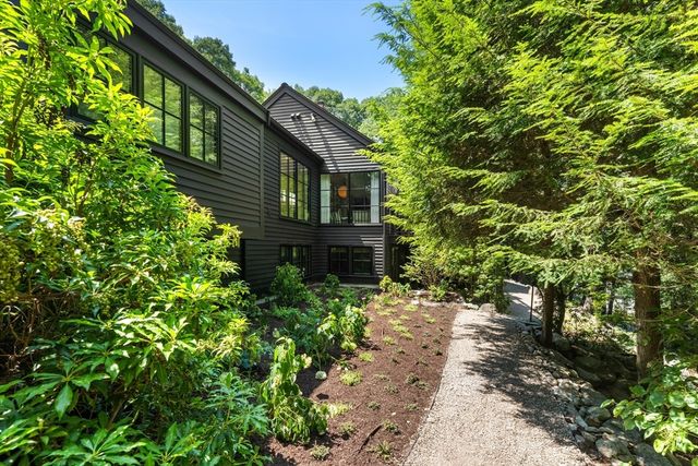 34 Hilltop Rd, Weston, MA 02493