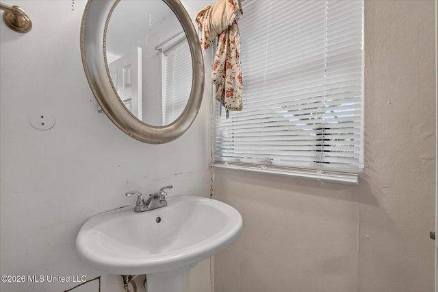 16080 Crestview Drive, Gulfport, MS 39503