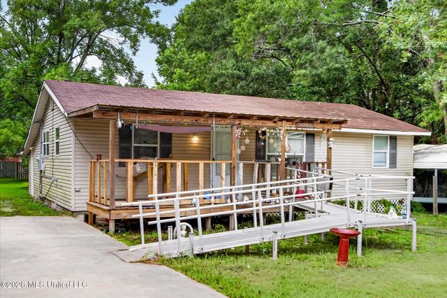 16080 Crestview Drive, Gulfport, MS 39503