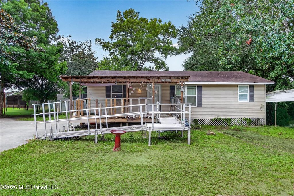 16080 Crestview Drive, Gulfport, MS 39503