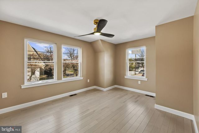 5 BAYSHIP RD, Dundalk, MD 21222