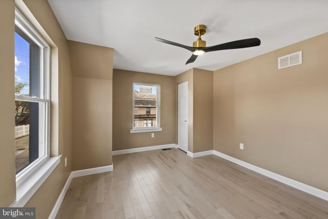 5 BAYSHIP RD, Dundalk, MD 21222