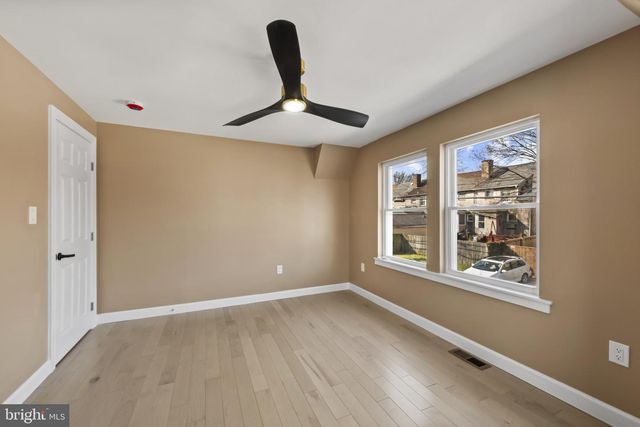 5 BAYSHIP RD, Dundalk, MD 21222