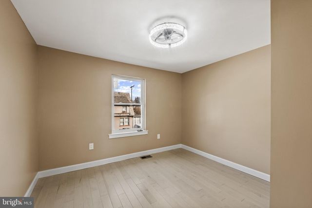 5 BAYSHIP RD, Dundalk, MD 21222