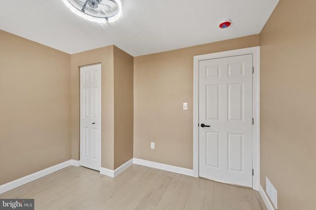 5 BAYSHIP RD, Dundalk, MD 21222