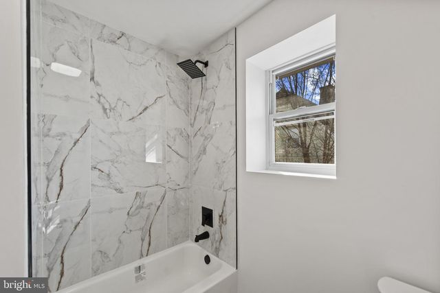 5 BAYSHIP RD, Dundalk, MD 21222