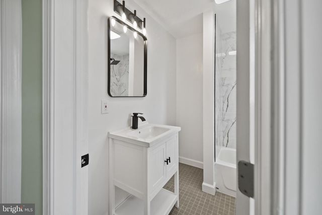 5 BAYSHIP RD, Dundalk, MD 21222