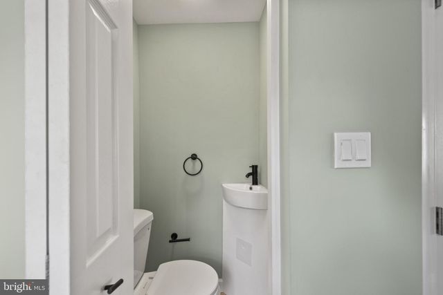 5 BAYSHIP RD, Dundalk, MD 21222