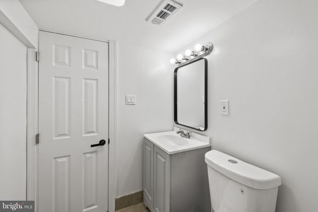 5 BAYSHIP RD, Dundalk, MD 21222