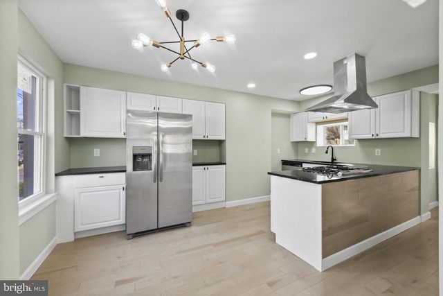 5 BAYSHIP RD, Dundalk, MD 21222