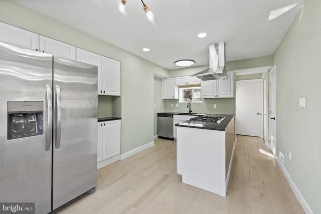 5 BAYSHIP RD, Dundalk, MD 21222