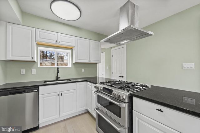 5 BAYSHIP RD, Dundalk, MD 21222