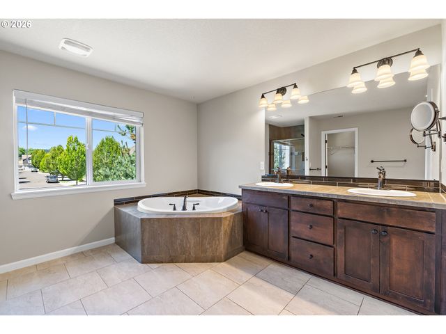 21562 Sw OXFORD Ter, Sherwood, OR 97140