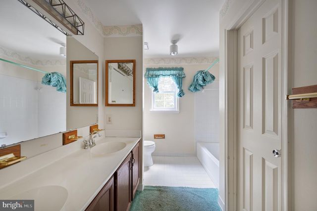13405 VIRGINIA WILLOW DR, Fairfax, VA 22033
