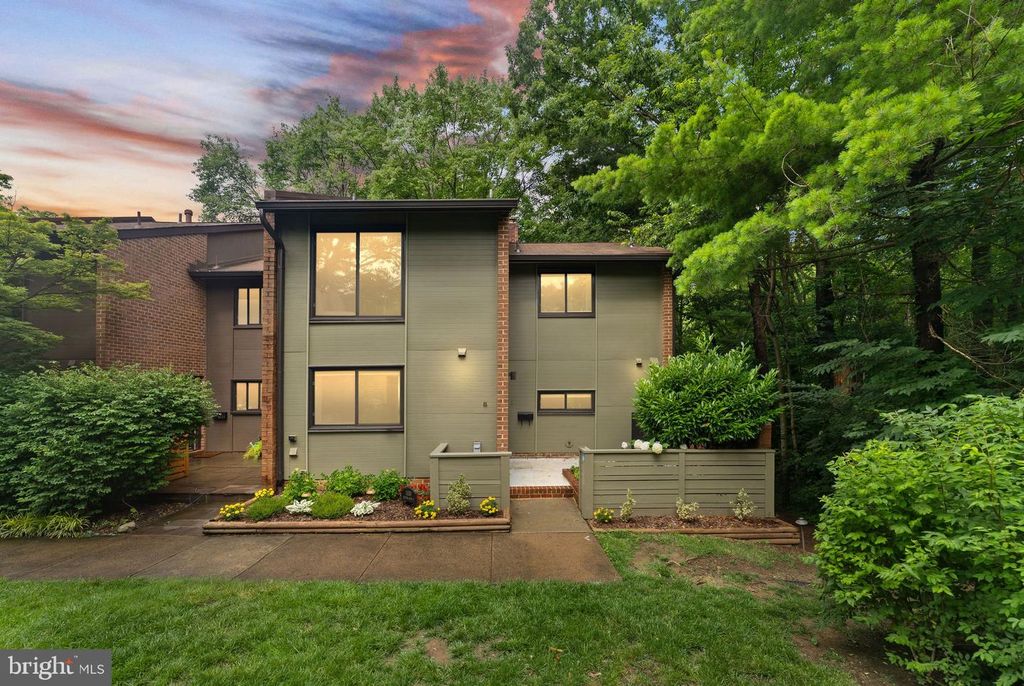 11639 HUNTERS GREEN CT, Reston, VA 20191