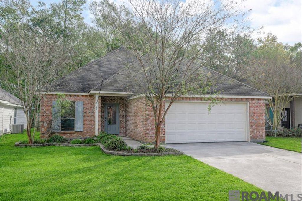 38248 Shelby Dr, Denham Springs, LA 70706
