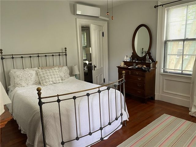 12 Clarke Street, Newport, RI 02840