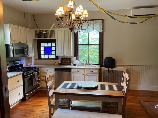 12 Clarke Street, Newport, RI 02840