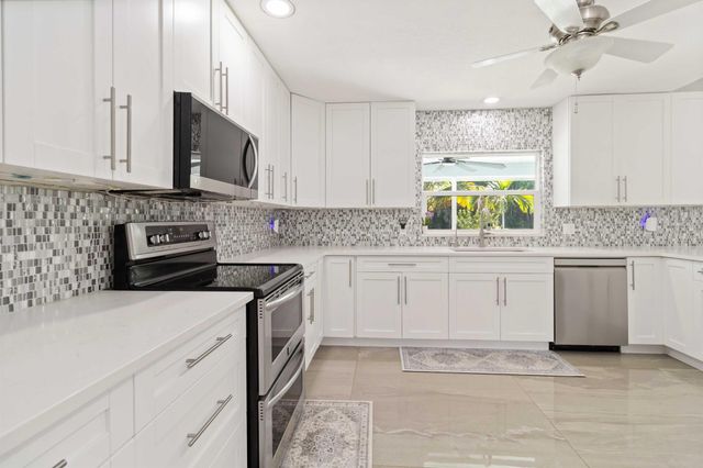 6578 146th Road N, Palm Beach Gardens, FL 33418