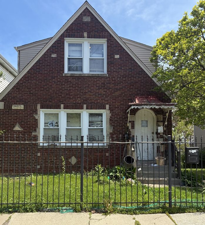 Image 1 of property listing at 11647 S Vincennes Avenue, Chicago, IL 60643