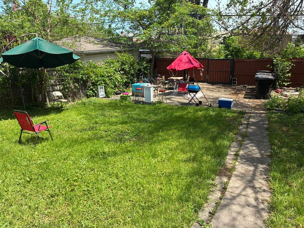 Image 2 of property listing at 11647 S Vincennes Avenue, Chicago, IL 60643