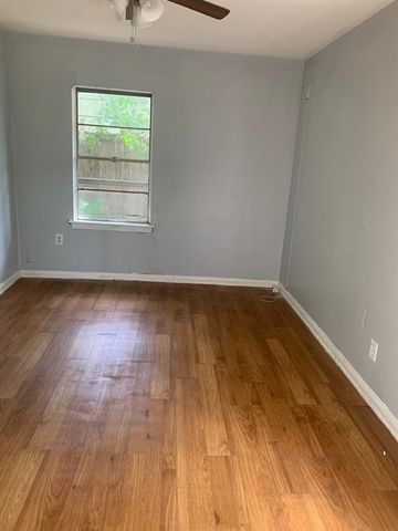 5818 Westover Street, Houston, TX 77033