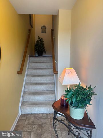 2716 EQUESTRIAN, York, PA 17402
