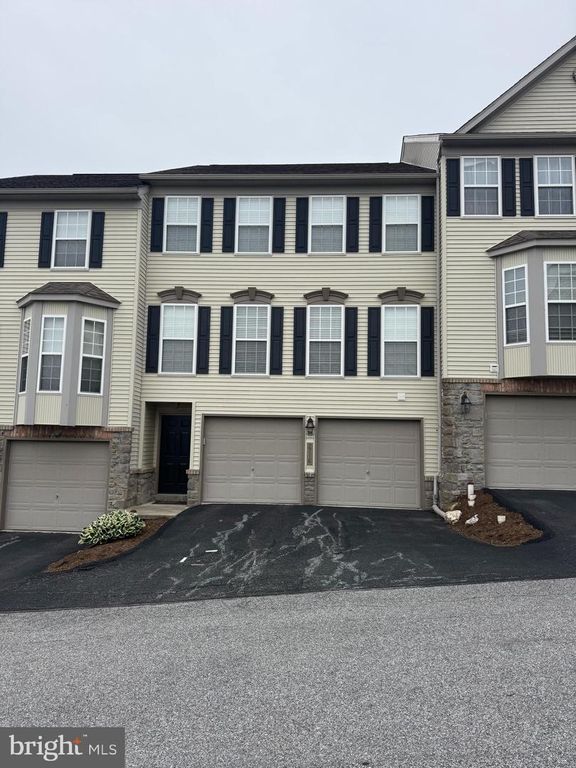 2716 EQUESTRIAN, York, PA 17402