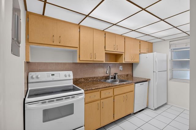 6903 Cypress Road B23, Plantation, FL 33317