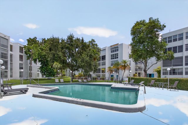6903 Cypress Road B23, Plantation, FL 33317