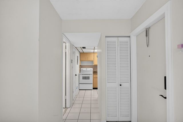 6903 Cypress Road B23, Plantation, FL 33317