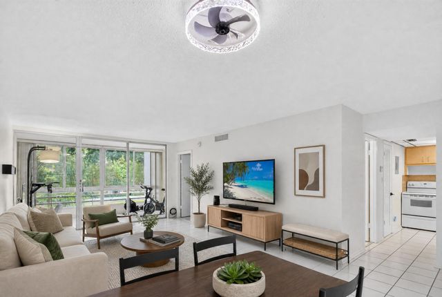 6903 Cypress Road B23, Plantation, FL 33317