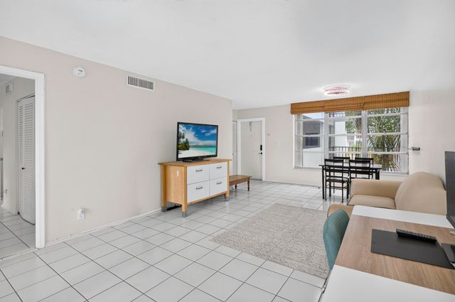 6903 Cypress Road B23, Plantation, FL 33317
