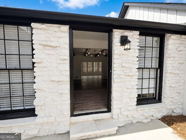 2725 Glendale Drive NE, Conyers, GA 30013