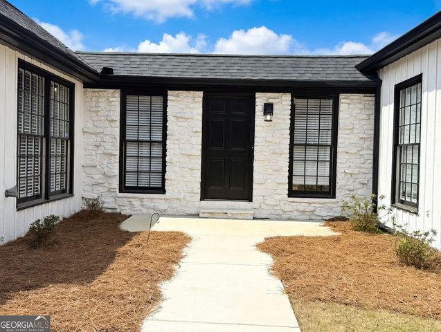 2725 Glendale Drive NE, Conyers, GA 30013