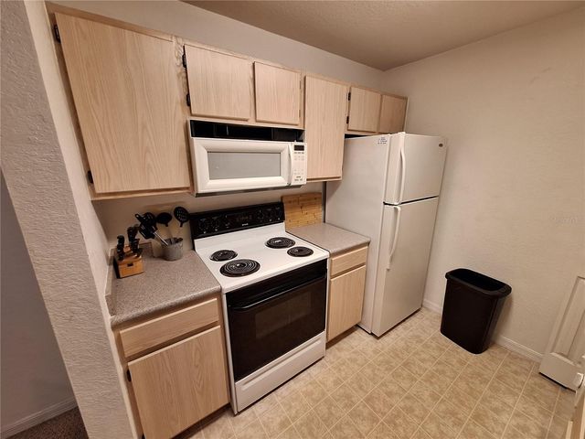 8809 MANOR LOOP 203, Bradenton, FL 34202