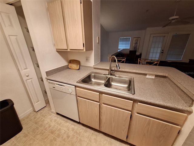 8809 MANOR LOOP 203, Bradenton, FL 34202