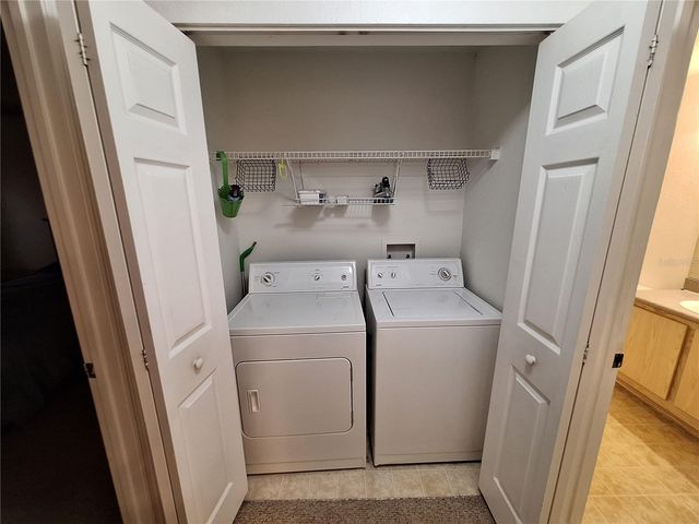 8809 MANOR LOOP 203, Bradenton, FL 34202