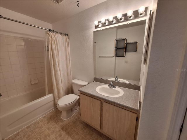 8809 MANOR LOOP 203, Bradenton, FL 34202