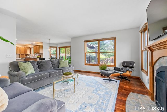 2197 Knollpoint Drive NE, Ada, MI 49301